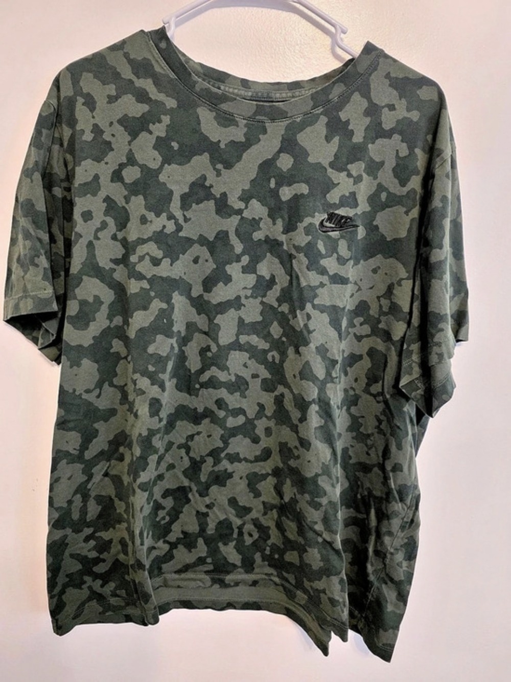 Nike The Nike Tee Camo Short Sleeve Tee in Green & Black XXL